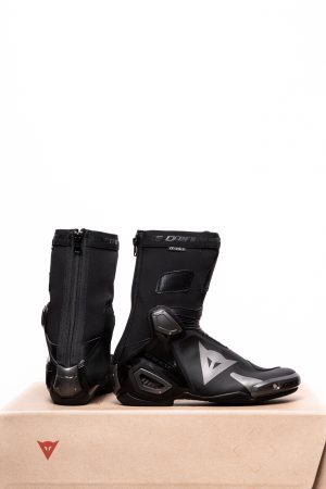 Dainese Axial 2 versenycsizma
